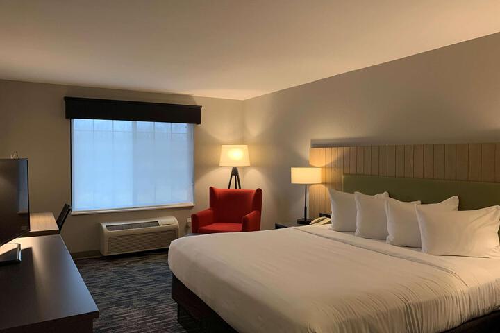 1 King Bed (6 of 6)