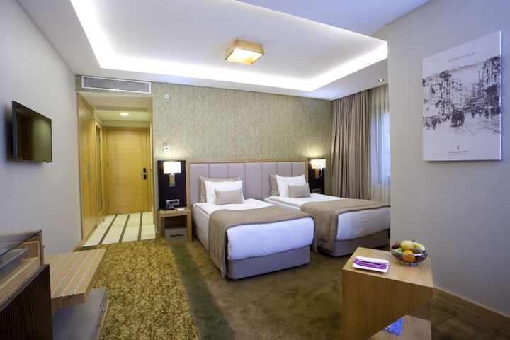 Room 28 of 85