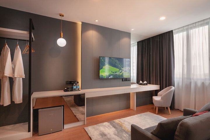 Room 5 of 34