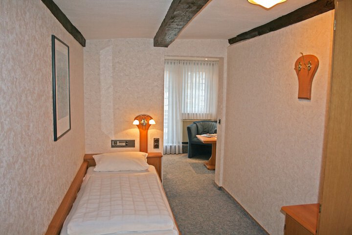 Room 7 of 25