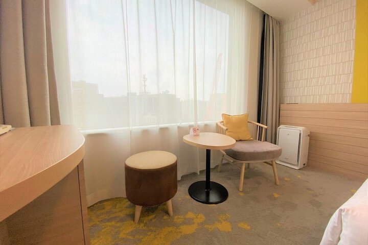 Room 15 of 184