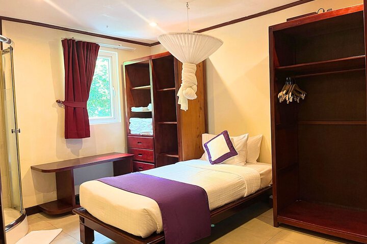 Room 25 of 153