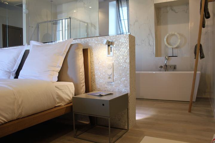 Room 6 of 44