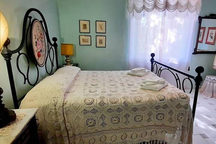 Room 10 of 50