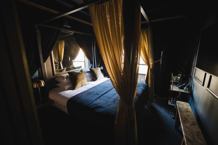 Room 9 of 84