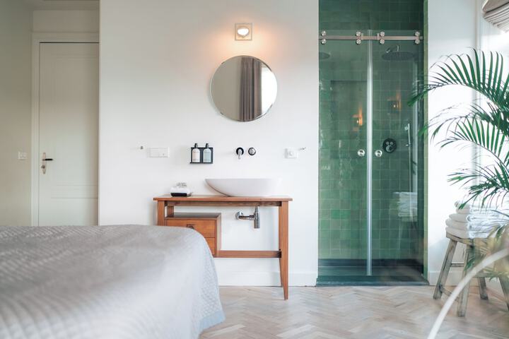 Room 15 of 42