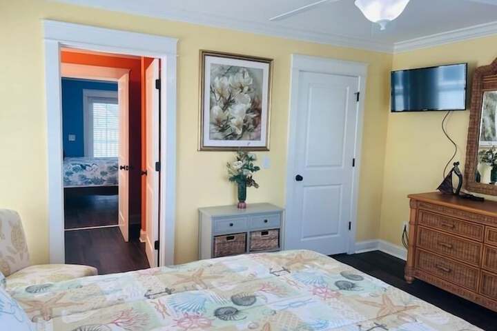 Room 8 of 76