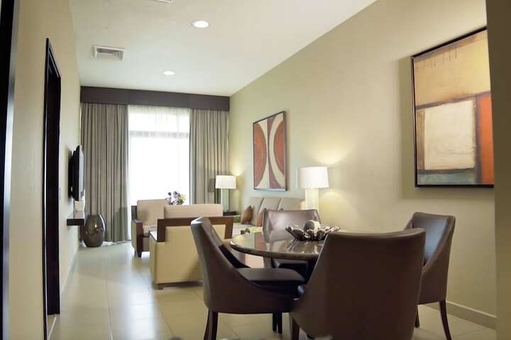 Room 33 of 230