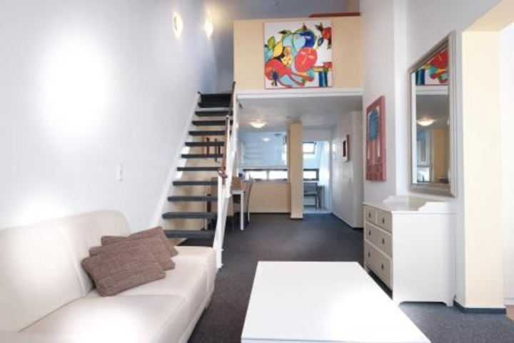 Room 5 of 7