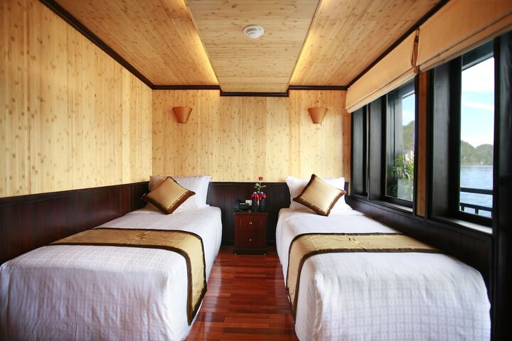 Room 4 of 108