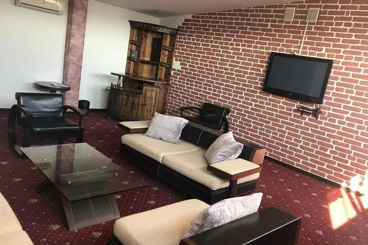 Room 5 of 17