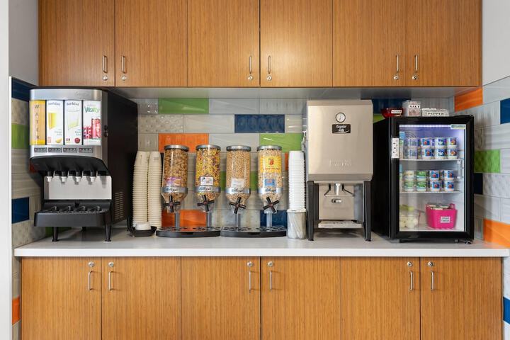 Breakfast/Coffee Service 60 of 72