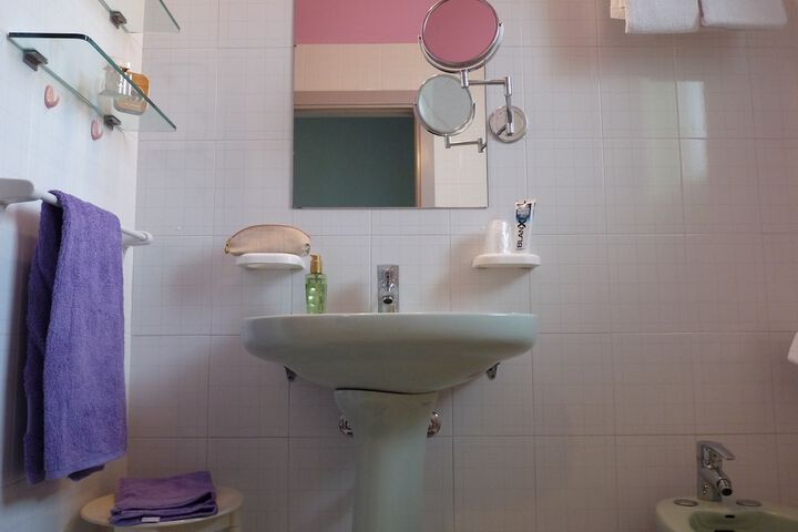 Room 10 of 17