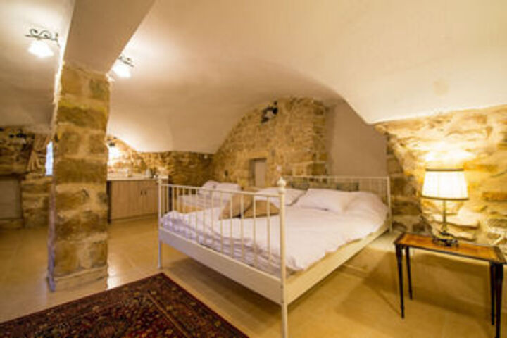 Room 5 of 13