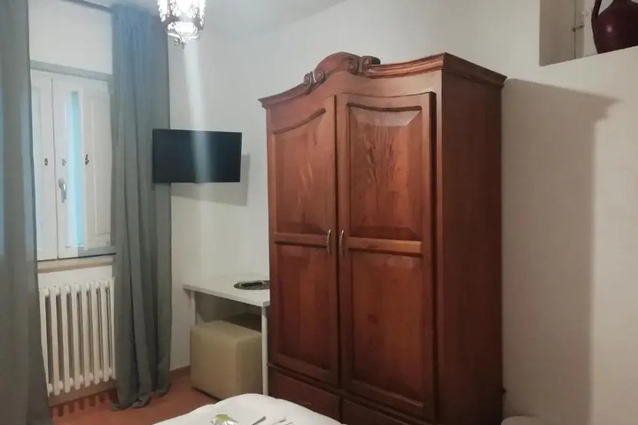 Room 3 of 17