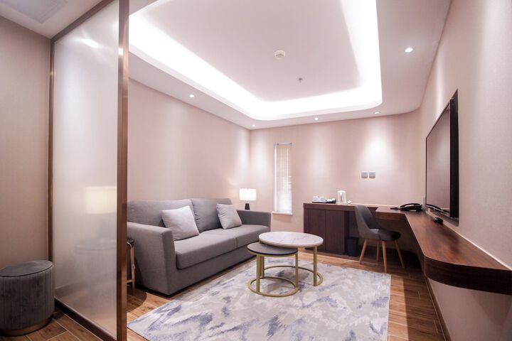 Room 10 of 84