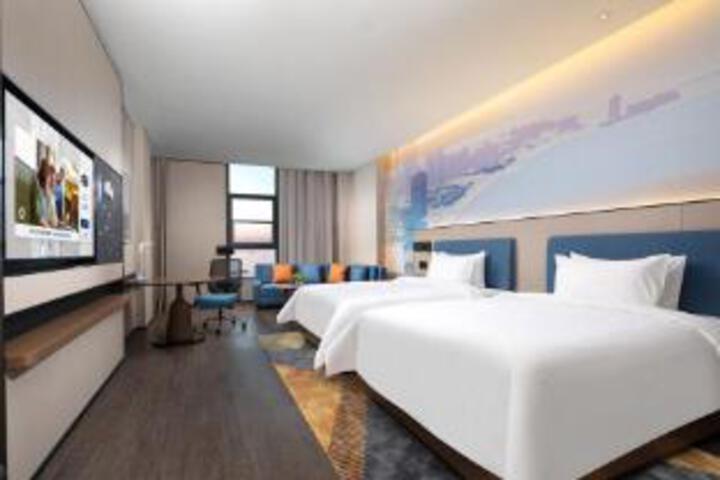 Room 10 of 11