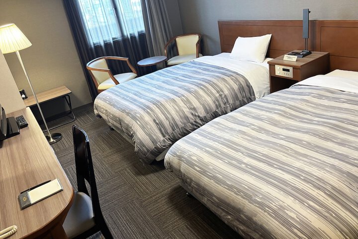 Room 8 of 27