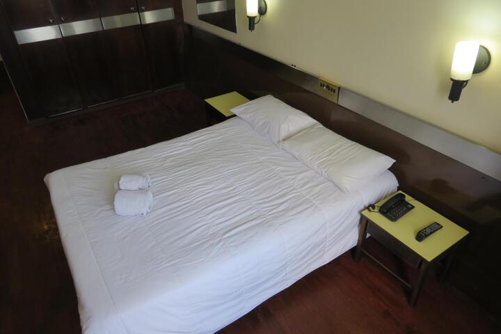 Room 34 of 42
