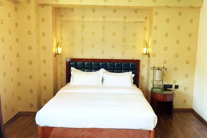 Room 7 of 25
