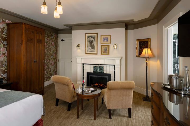 Room 17 of 41