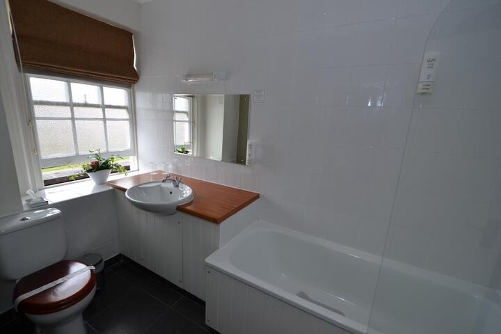 Room 32 of 69