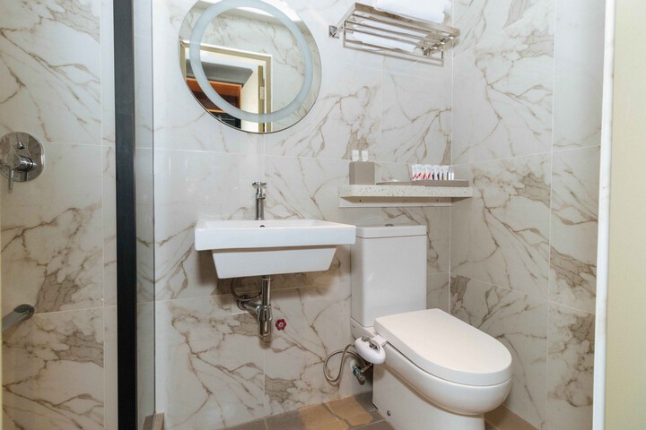 RedDoorz Premium Near UST Hospital