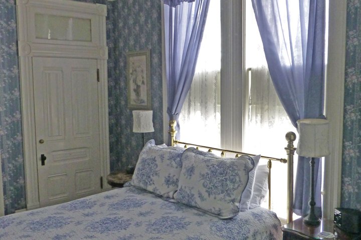 Room 13 of 66