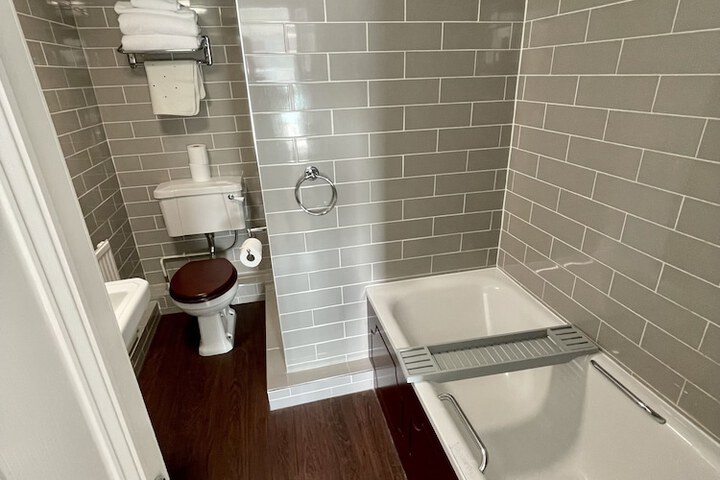 Room 58 of 109