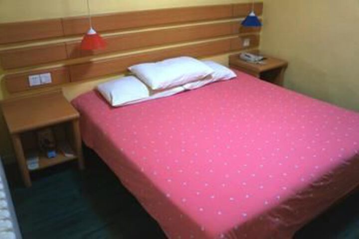 Room 16 of 32