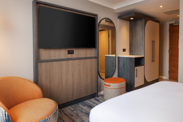 Room 11 of 105