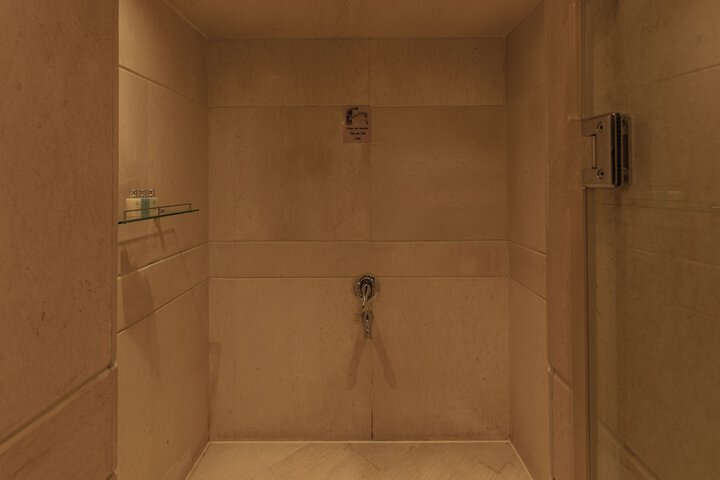 Room 32 of 41