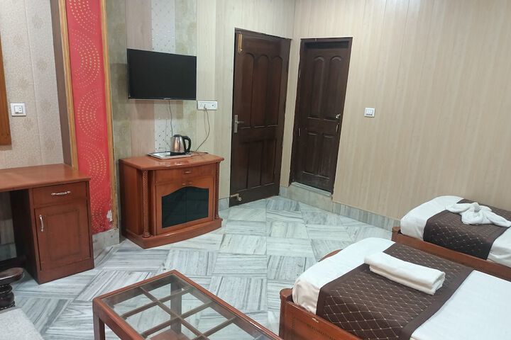 Room 14 of 37