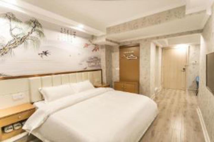 Room 5 of 7