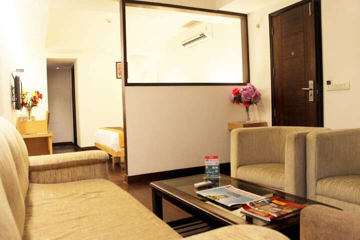 Room 10 of 14