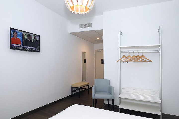 Room 13 of 74