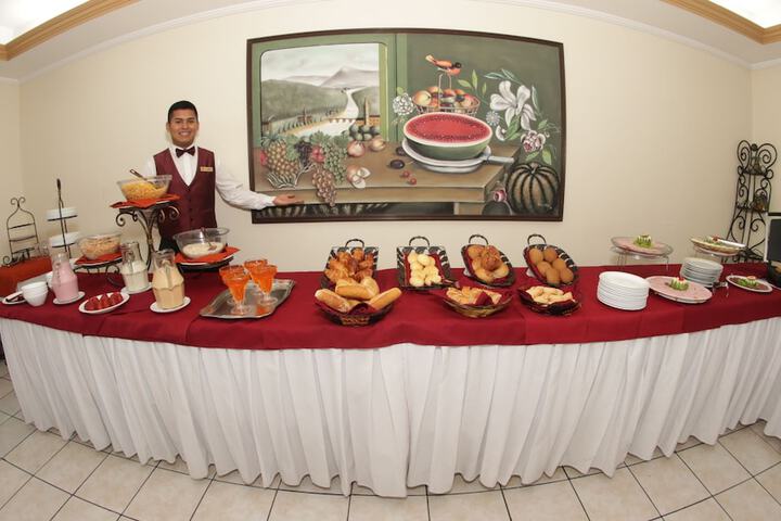 Dining 44 of 55