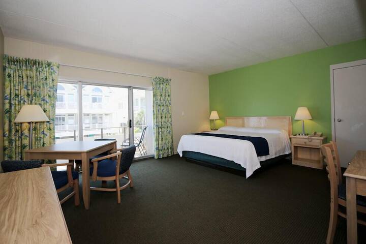 Room 4 of 20
