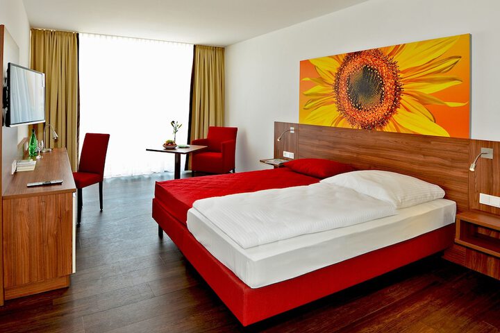 Room 4 of 12