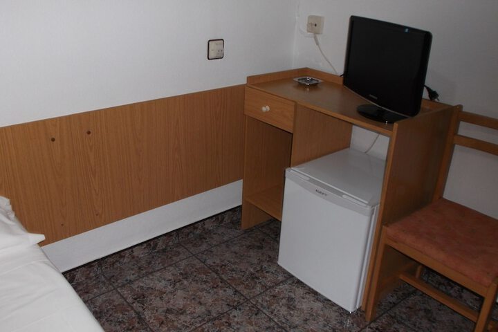 Room 5 of 31