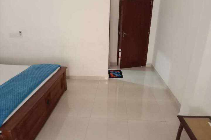 Room 11 of 21