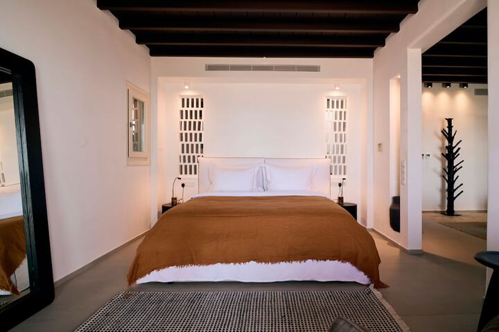 Room 14 of 230