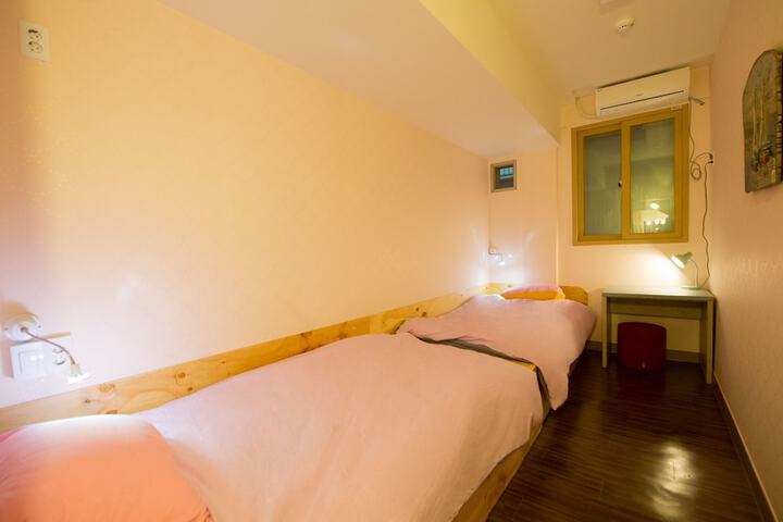 Room 6 of 48