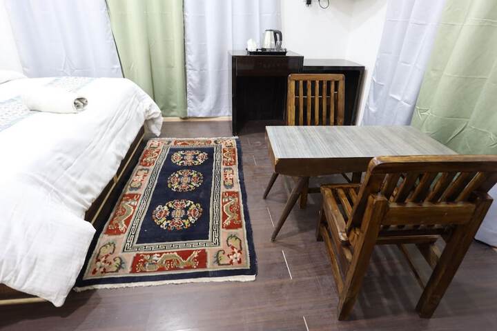 Room 8 of 33