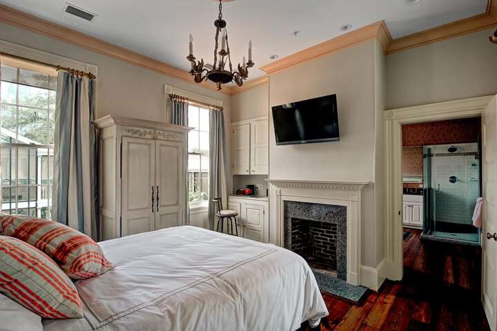 Room 21 of 142