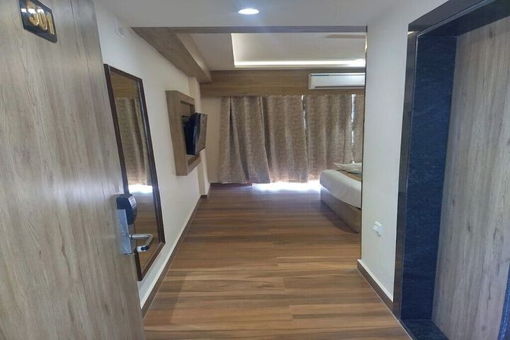 Room 4 of 28