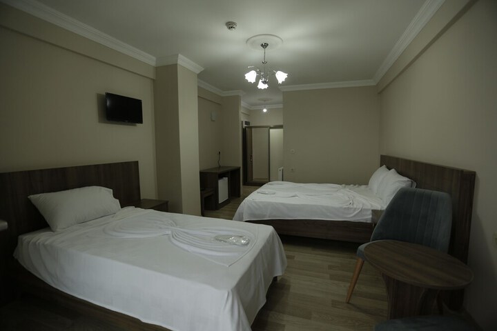 Room 5 of 16