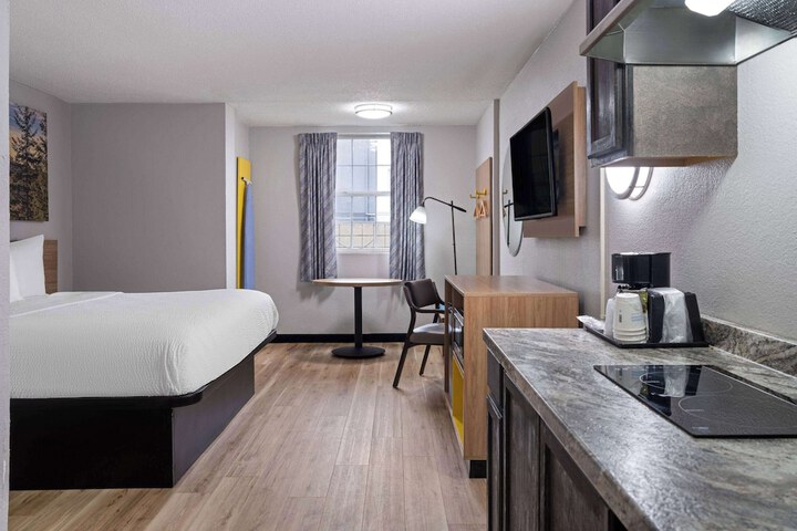1 King Bed Studio Efficiency Suite (3 of 19)
