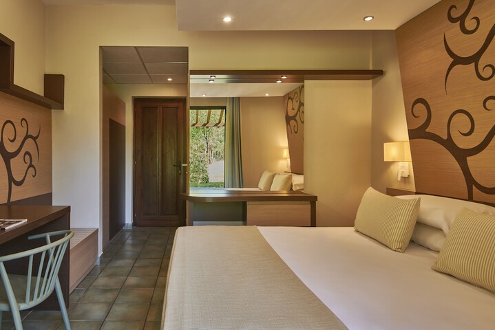 Room 8 of 25