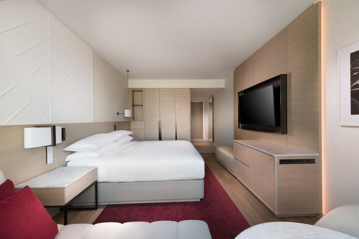 Room 5 of 95